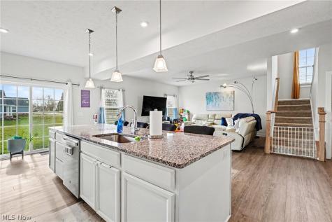 3268 Stoneleigh Road NE Canton OH 44721