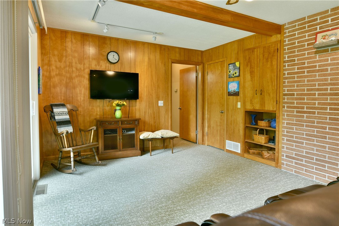 8637 Squirrel Hill Drive NE Warren OH 44484