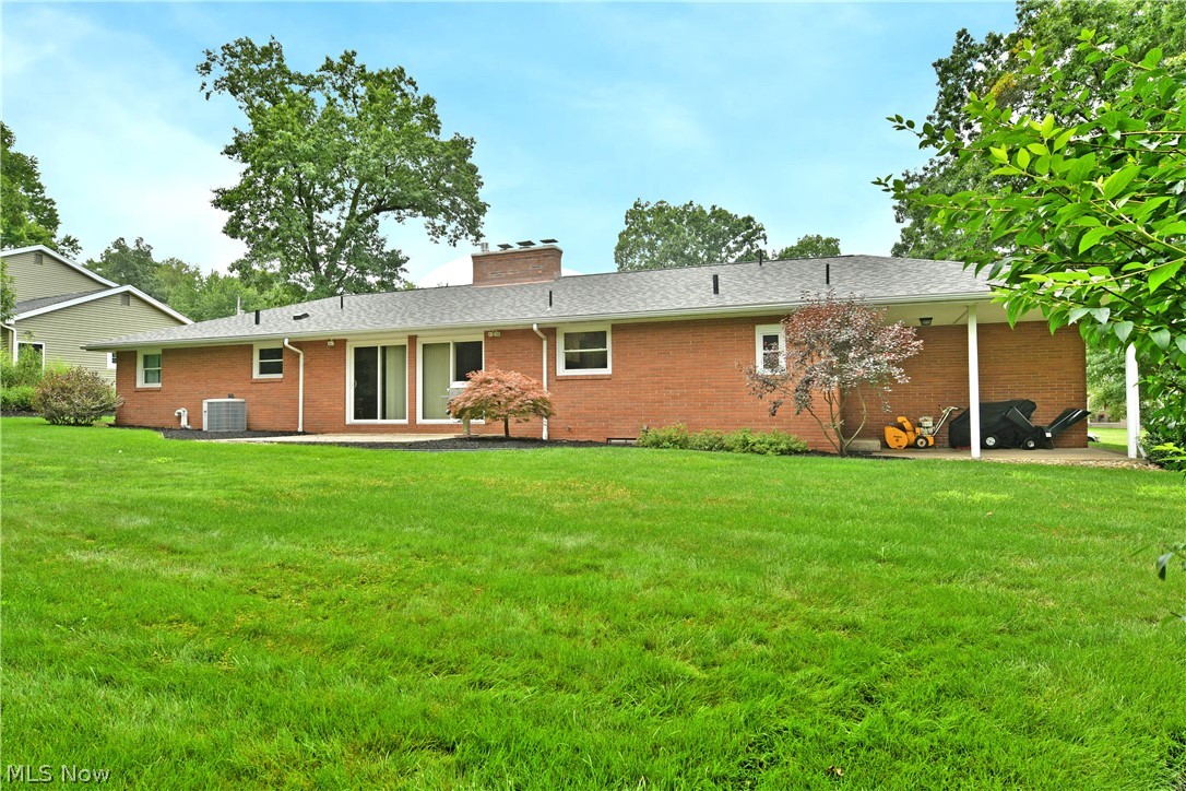 8637 Squirrel Hill Drive NE Warren OH 44484
