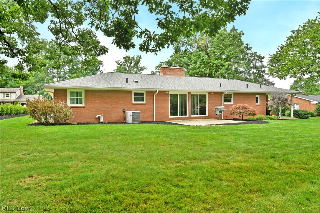 8637 Squirrel Hill Drive NE Warren OH 44484