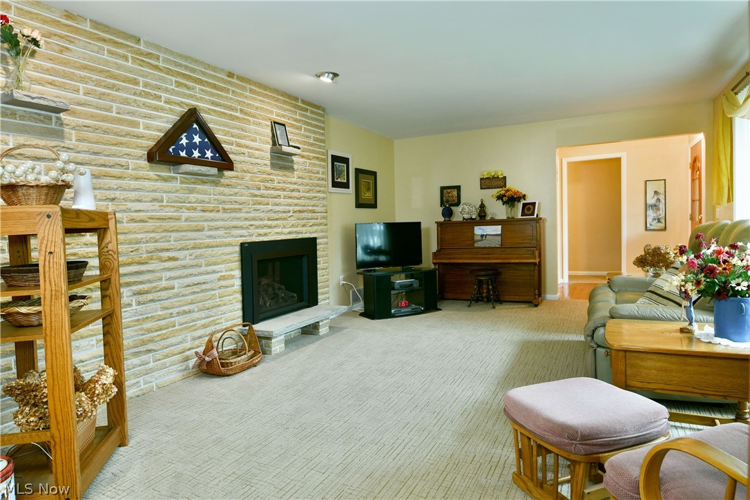 8637 Squirrel Hill Drive NE Warren OH 44484