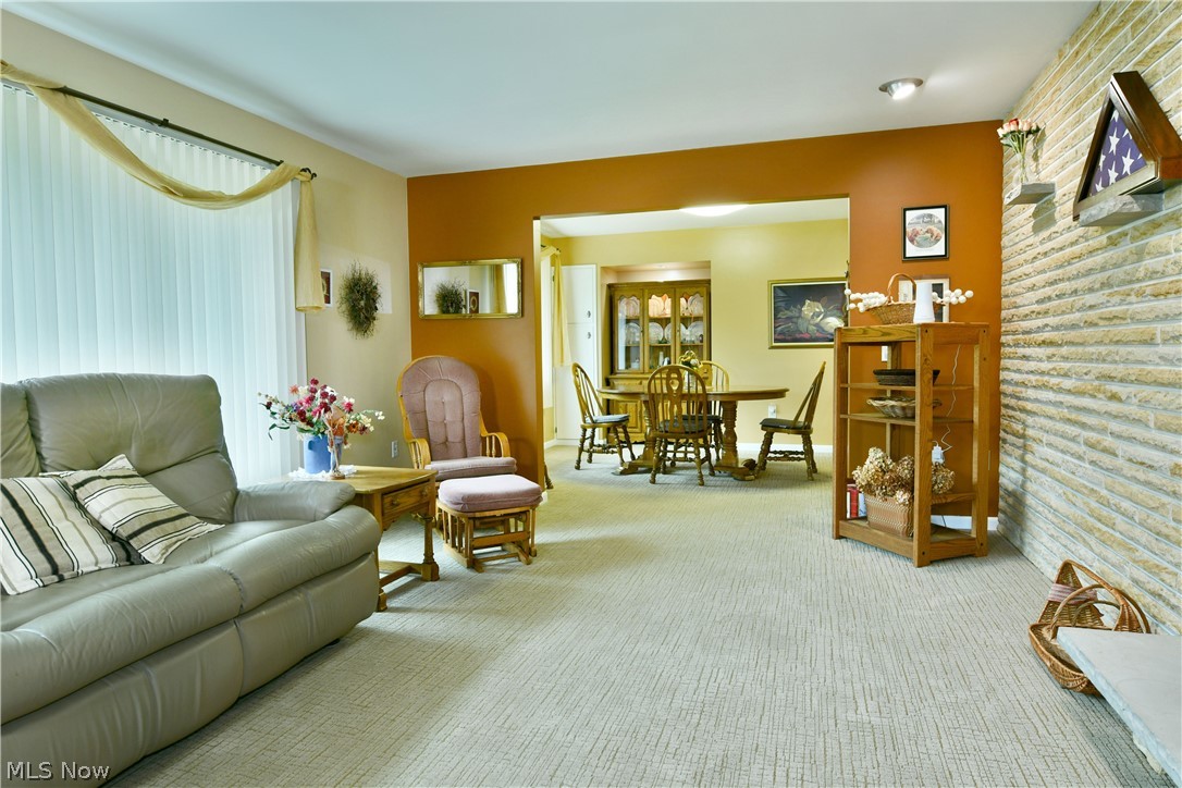 8637 Squirrel Hill Drive NE Warren OH 44484