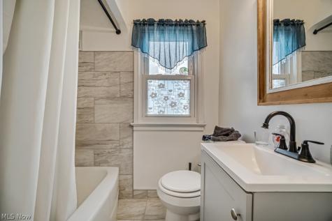 8023 Ivandale Parma OH 44129