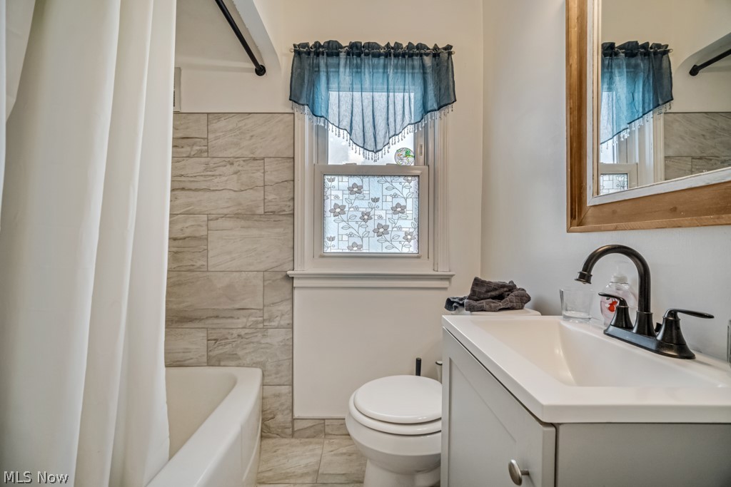8023 Ivandale Parma OH 44129