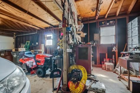 8023 Ivandale Parma OH 44129