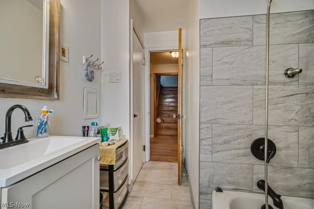 8023 Ivandale Parma OH 44129