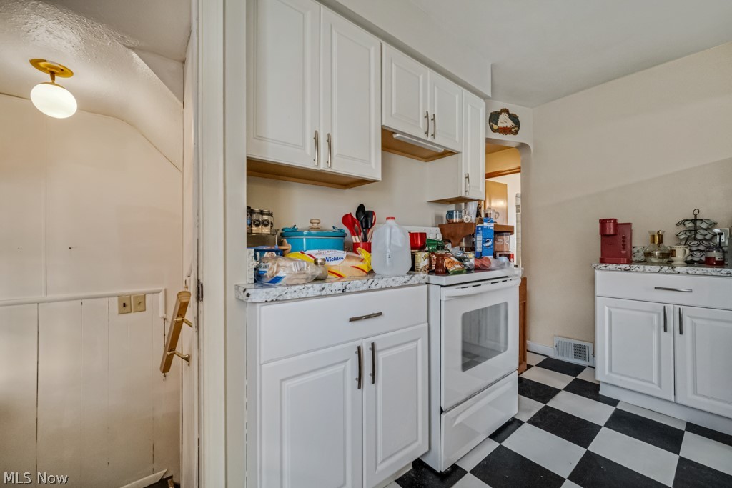 8023 Ivandale Parma OH 44129