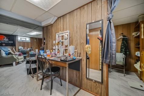 8023 Ivandale Parma OH 44129