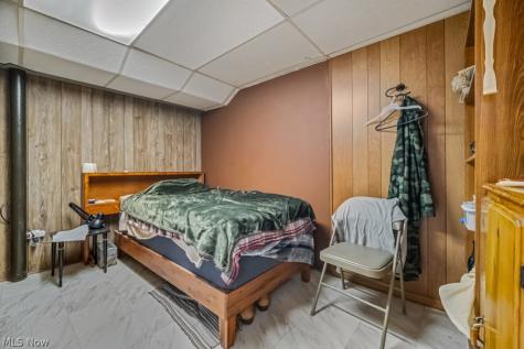 8023 Ivandale Parma OH 44129