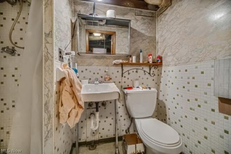 8023 Ivandale Parma OH 44129