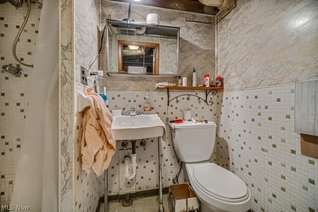 8023 Ivandale Parma OH 44129