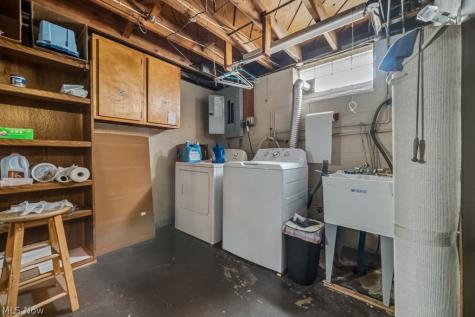 8023 Ivandale Parma OH 44129