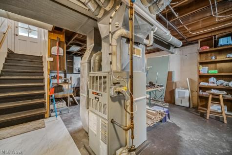 8023 Ivandale Parma OH 44129