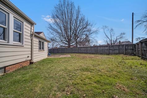 8023 Ivandale Parma OH 44129