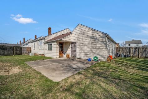 8023 Ivandale Parma OH 44129