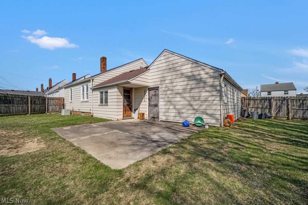 8023 Ivandale Parma OH 44129