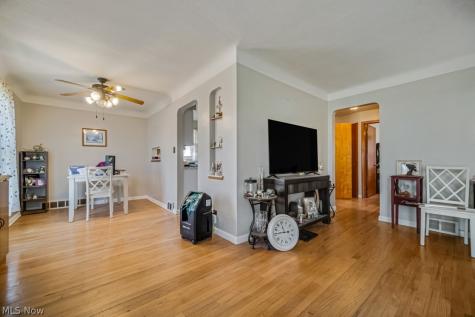 8023 Ivandale Parma OH 44129