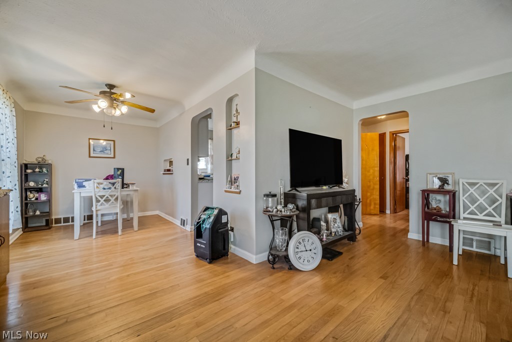 8023 Ivandale Parma OH 44129