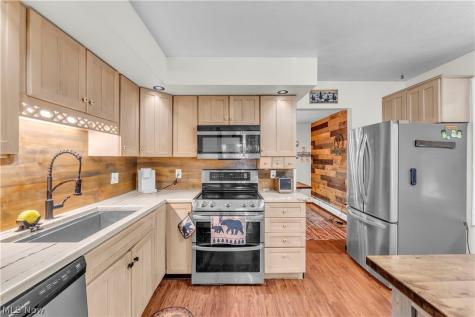 5239 Sleepy Hollow Road Valley City OH 44280