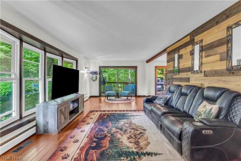 5239 Sleepy Hollow Road Valley City OH 44280