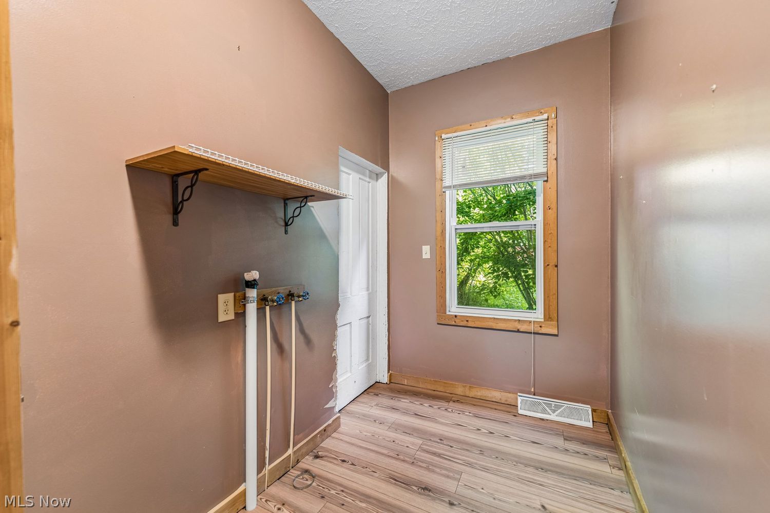102 Maple Avenue Creston OH 44217