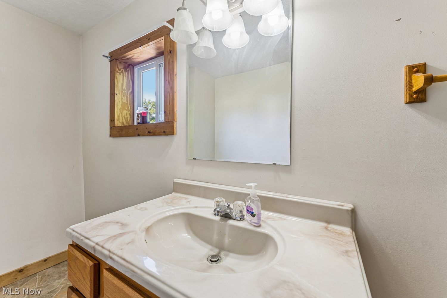 102 Maple Avenue Creston OH 44217