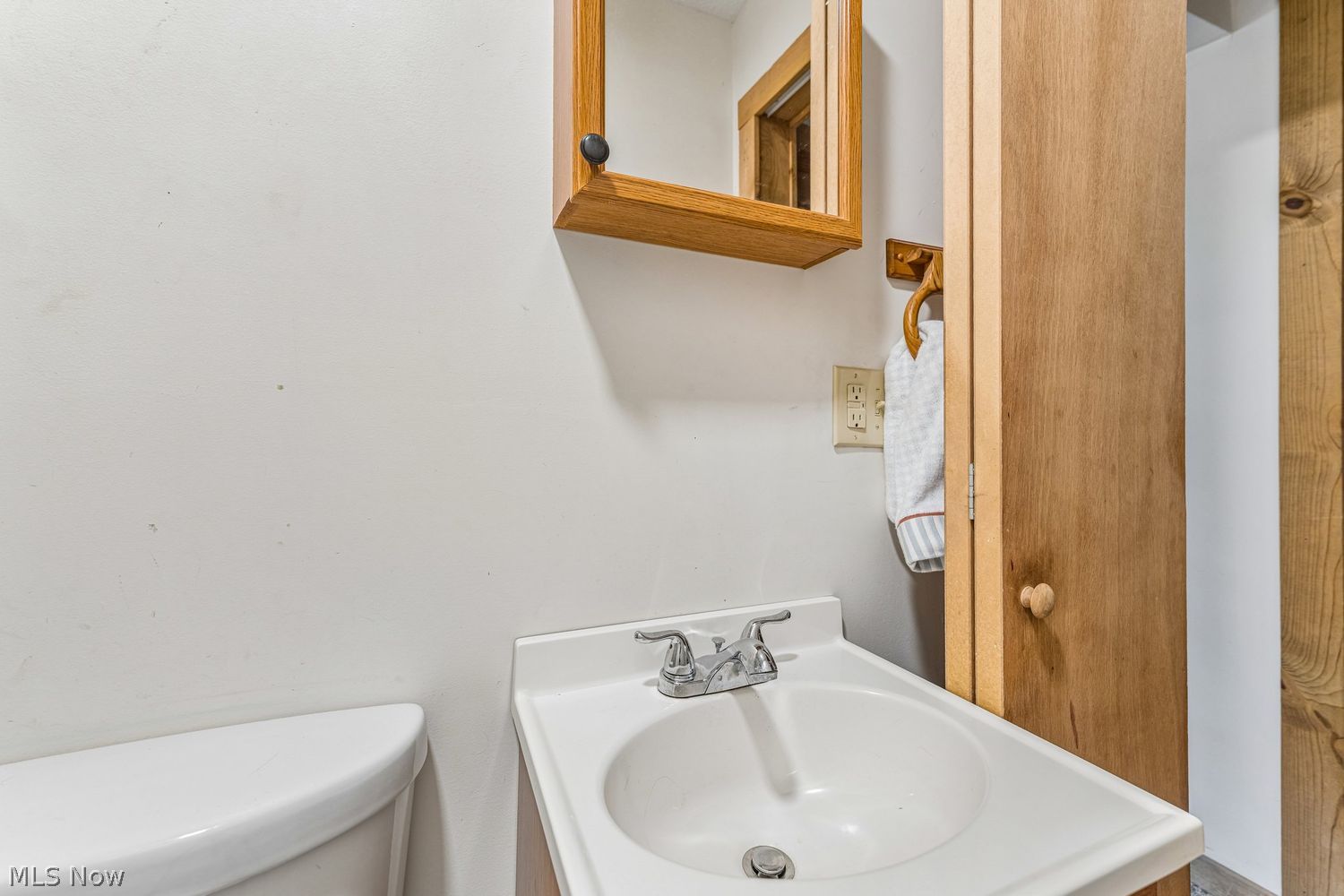 102 Maple Avenue Creston OH 44217