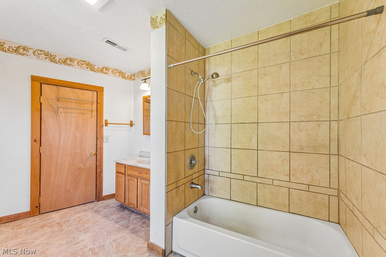 102 Maple Avenue Creston OH 44217