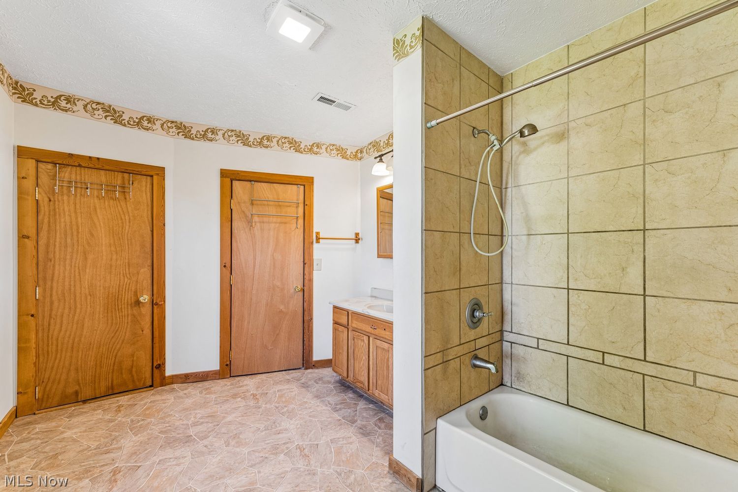 102 Maple Avenue Creston OH 44217