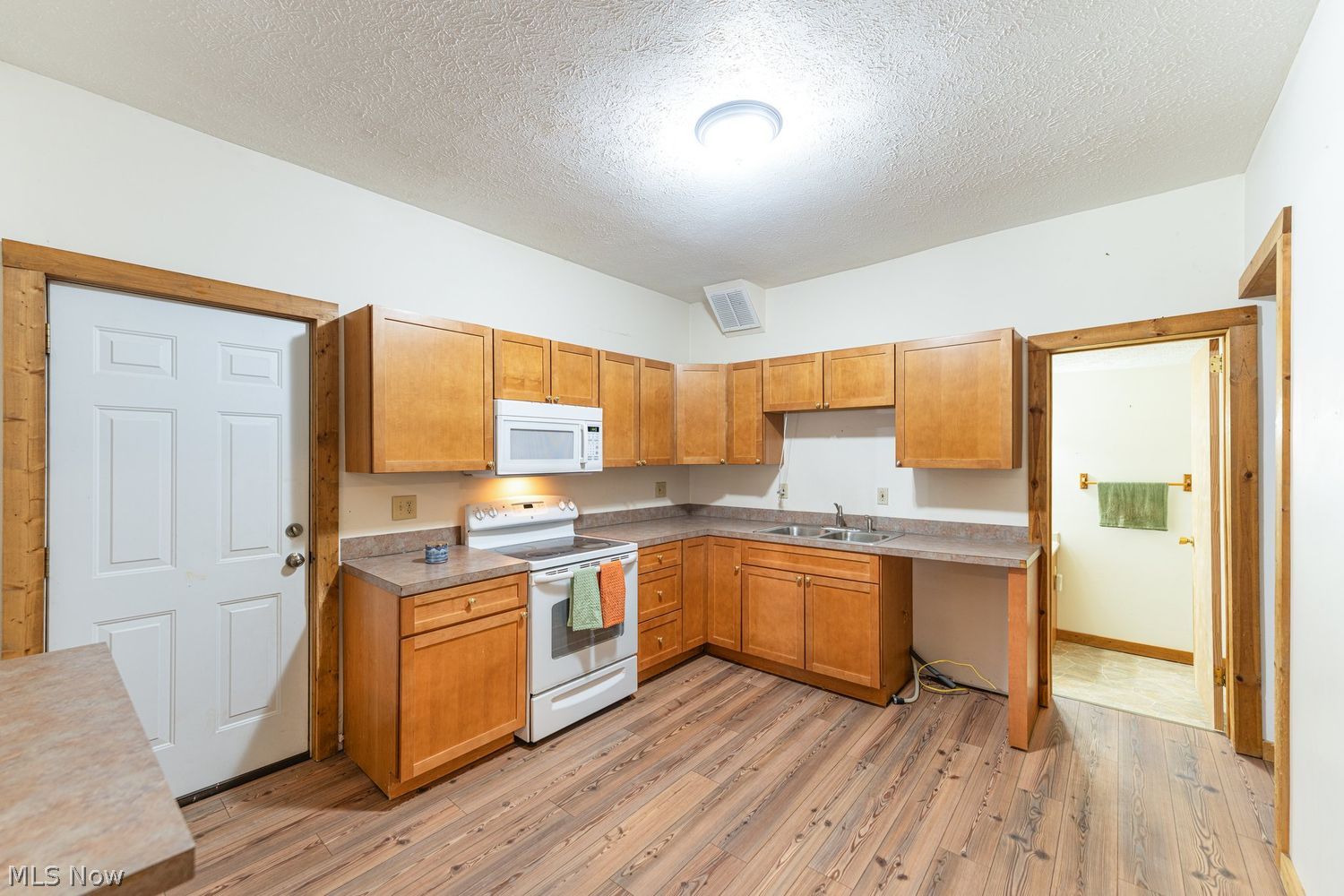 102 Maple Avenue Creston OH 44217
