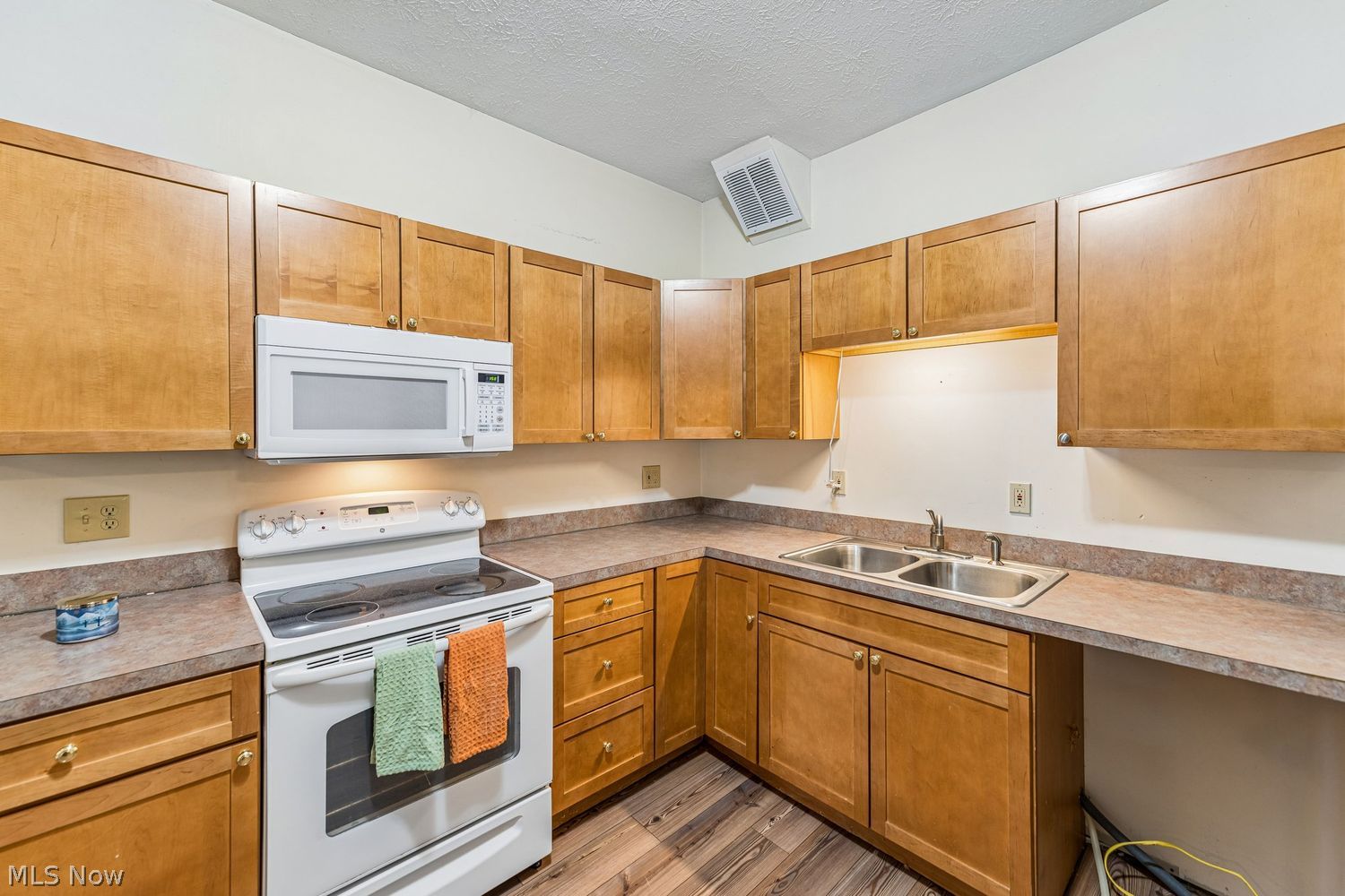 102 Maple Avenue Creston OH 44217