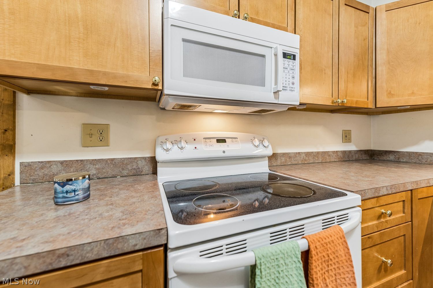 102 Maple Avenue Creston OH 44217