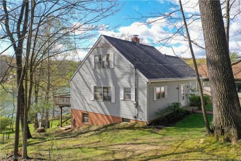156 W Mohawk Drive Malvern OH 44644