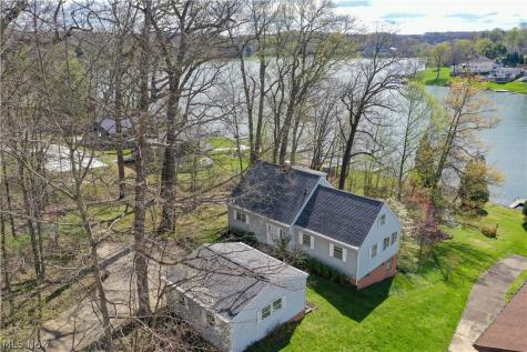 156 W Mohawk Drive Malvern OH 44644