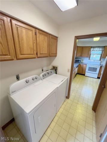 156 W Mohawk Drive Malvern OH 44644