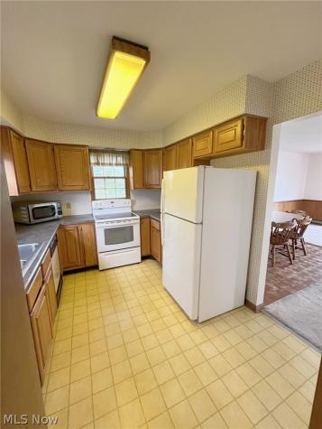 156 W Mohawk Drive Malvern OH 44644