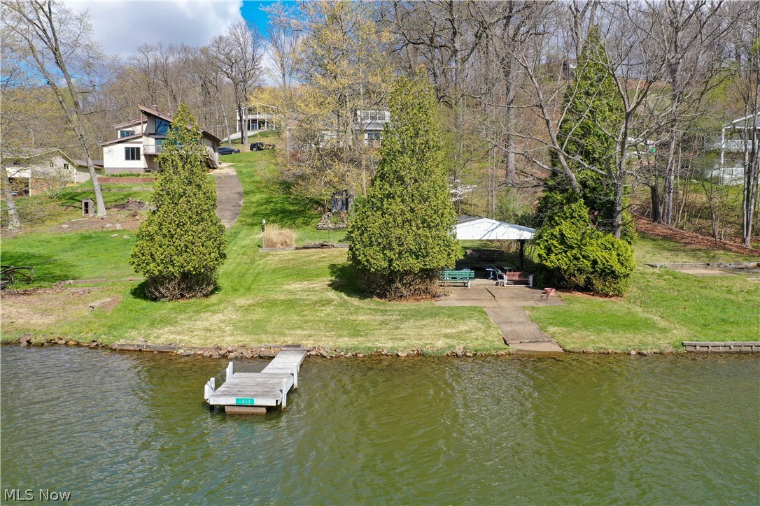 156 W Mohawk Drive Malvern OH 44644