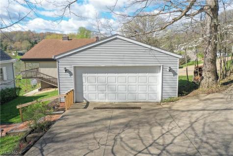 156 W Mohawk Drive Malvern OH 44644