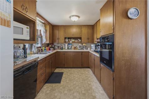 7660 Brookview Street Louisville OH 44641