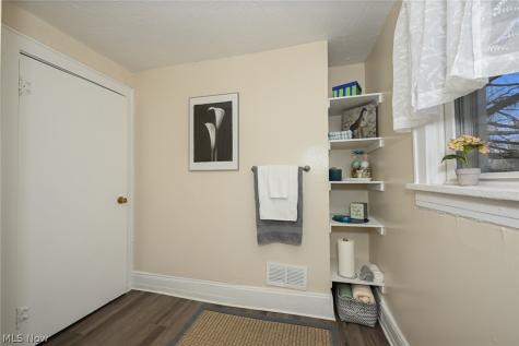 1292 Diagonal Road Akron OH 44307