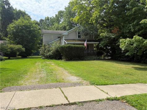 13661 W Spring Street Burton OH 44021