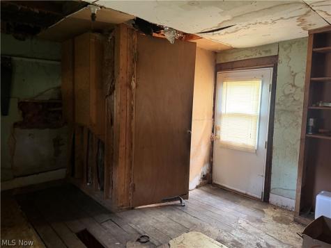 13661 W Spring Street Burton OH 44021