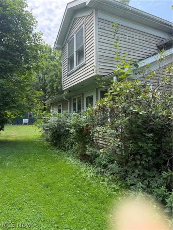 13661 W Spring Street Burton OH 44021