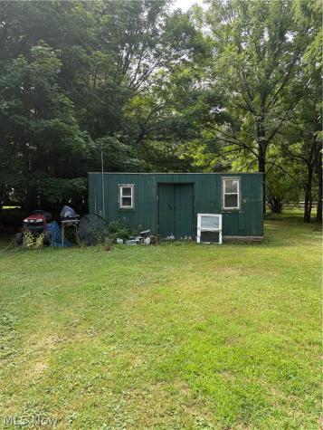 13661 W Spring Street Burton OH 44021