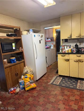13661 W Spring Street Burton OH 44021