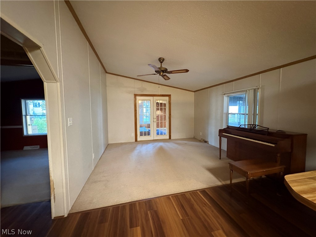 101 Mcconnell Street Uhrichsville OH 44683