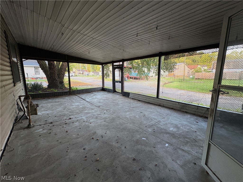 101 Mcconnell Street Uhrichsville OH 44683