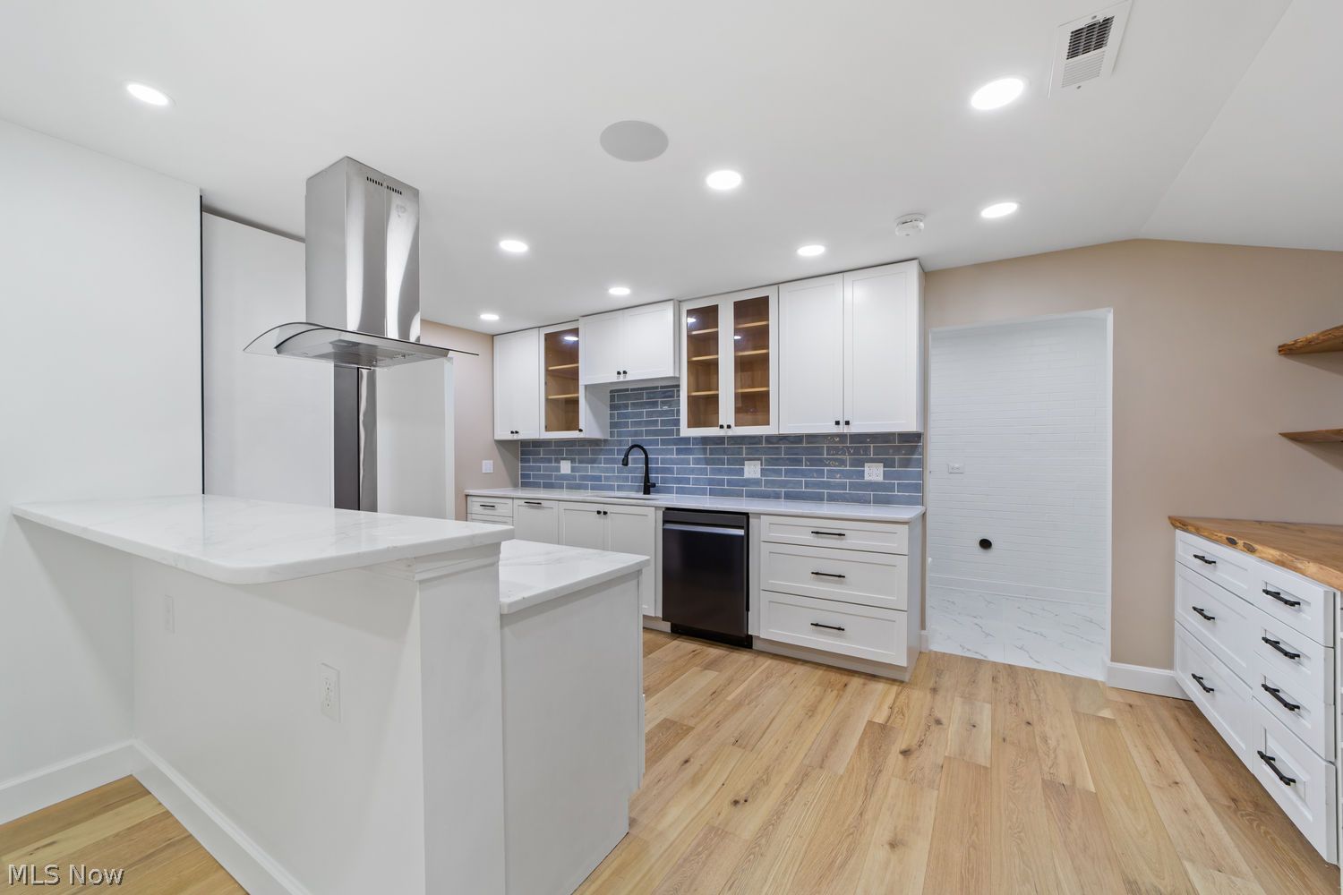 10920 Lake Shore Boulevard Bratenahl OH 44108