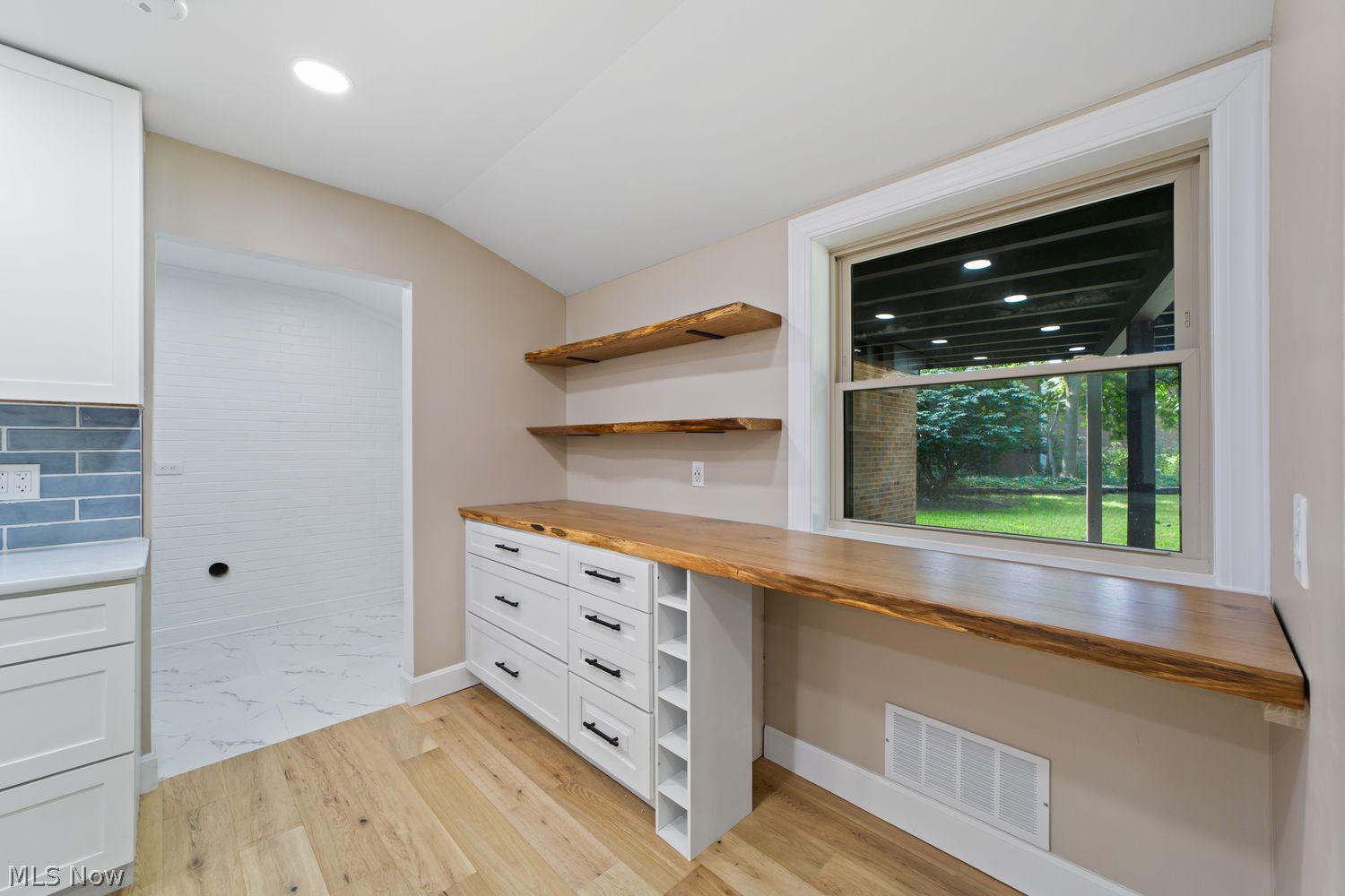 10920 Lake Shore Boulevard Bratenahl OH 44108