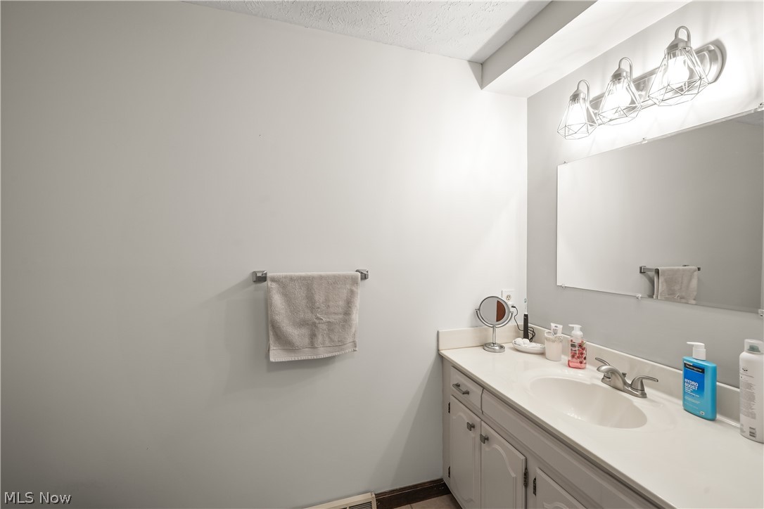 11836 Kenyon Drive Hiram OH 44234
